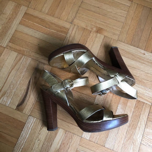 Gently worn gold pumps - Picture 2 of 8